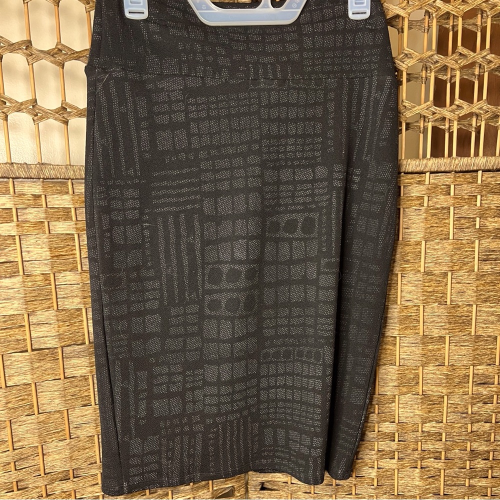 LuLaRoe pencil skirt size small. Excellent condition. No rips, tears, or stains.